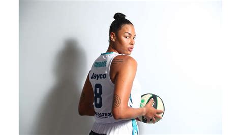 liz cambage adult content|Liz Cambage: WNBA player and adult content creator turns。